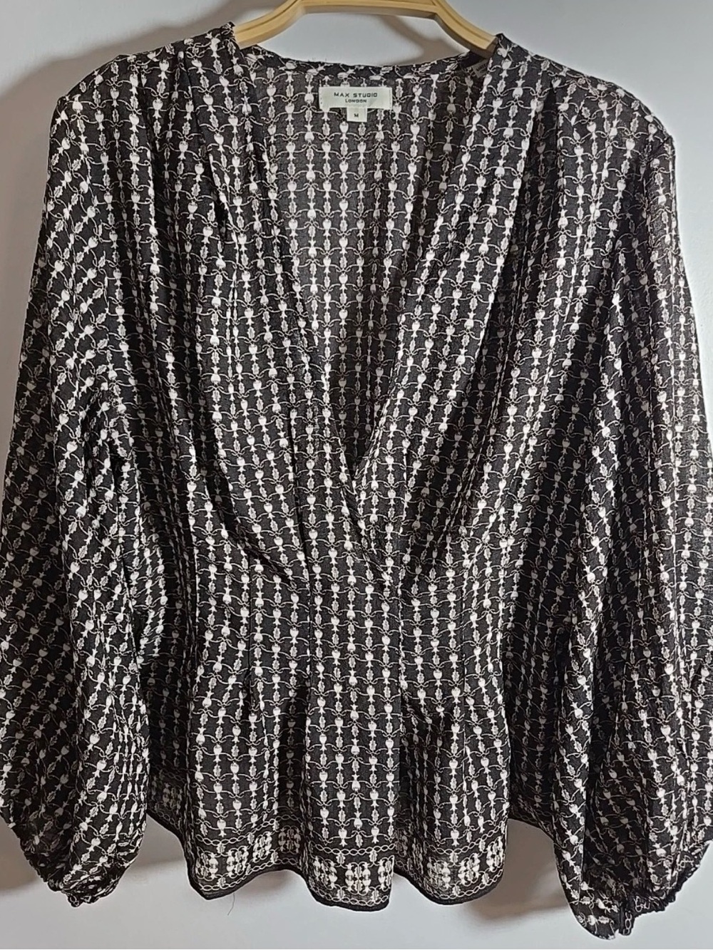 Max Studio Black & White Printed V-Neck Blouse